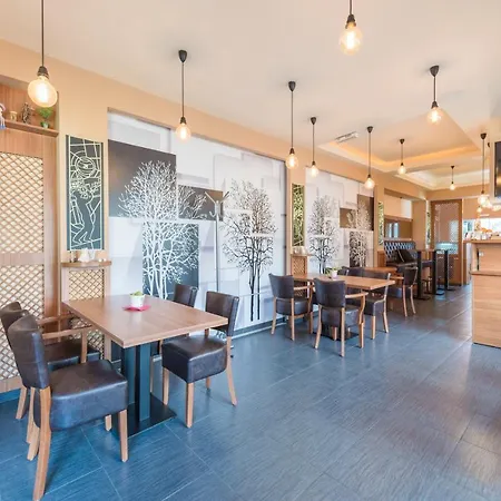 Sarto Hotel